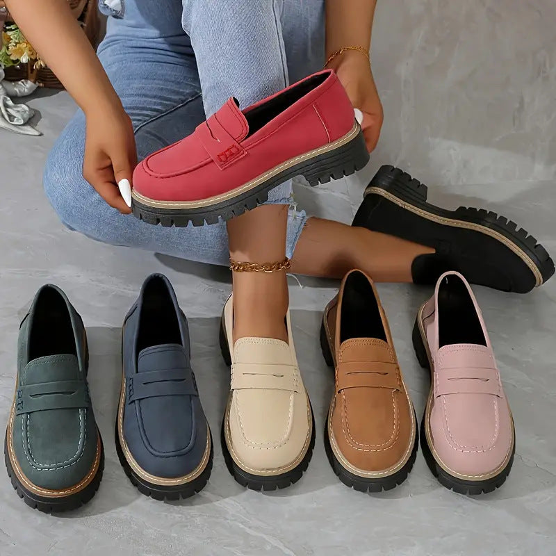 Mocassins rétro décontractés en suédine à plateforme et talon épais pour femme Fiorelle (grandes tailles)
