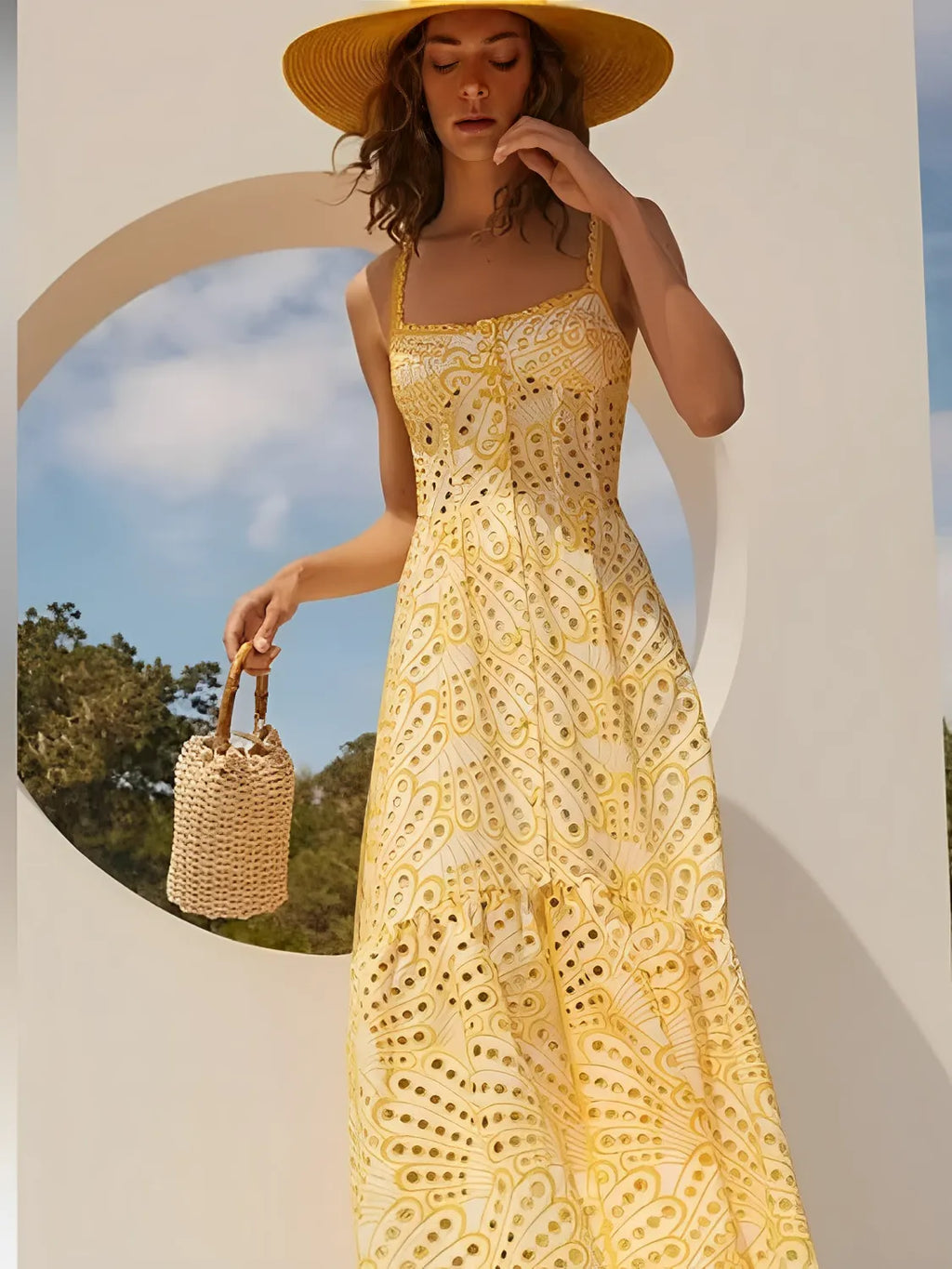 Midi-Kleid mit Lochstickerei, zarten Rüschen und elastischem Rücken – Marina