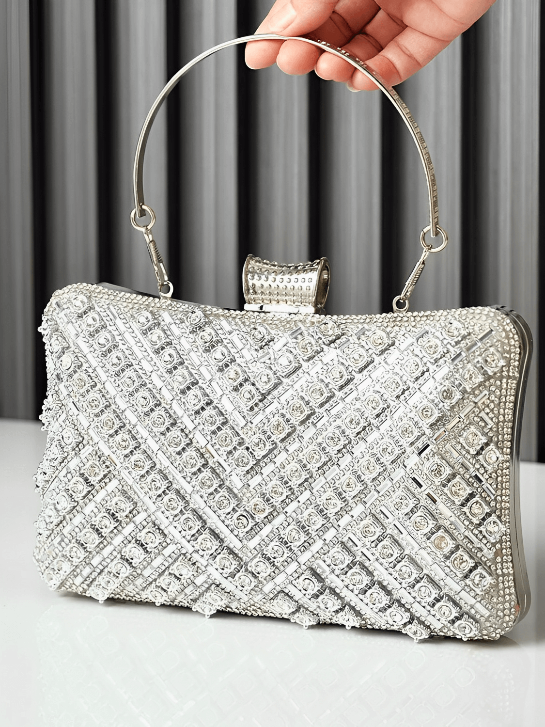 Pochette de soirée cristal pour femme avec bretelles amovibles – Nayra