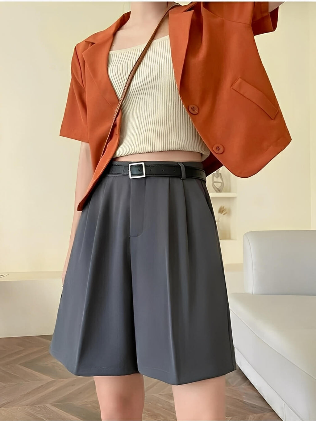 Bermuda tailleur taille haute pour femme avec plis élégants et poches - Carola