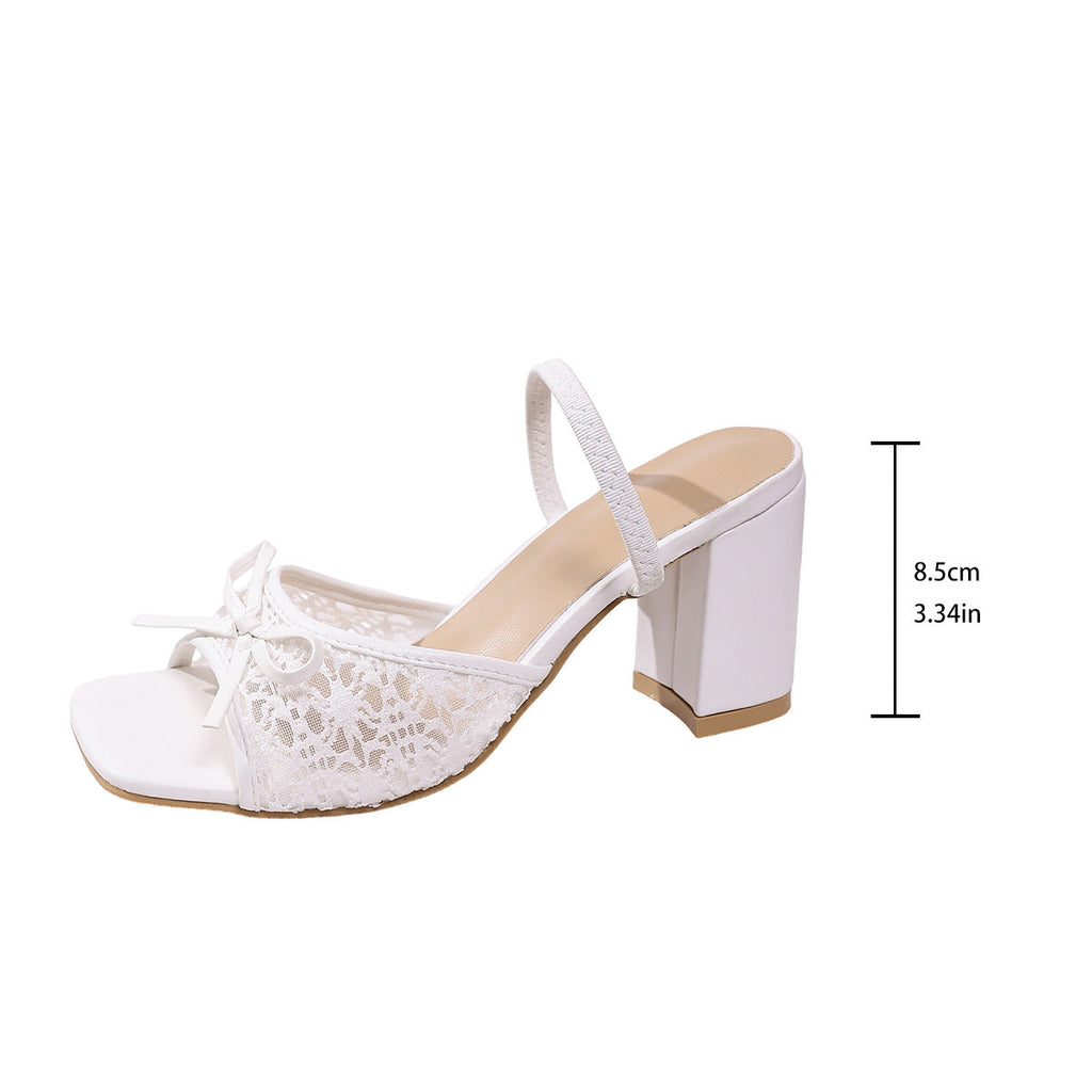 Fiorelle Damen Elarise Sandaletten mit Blockabsatz, Schleifendetail aus Spitze und Karree-Form – Elegante Pantoletten mit klobigem Absatz (US 4–10,5)