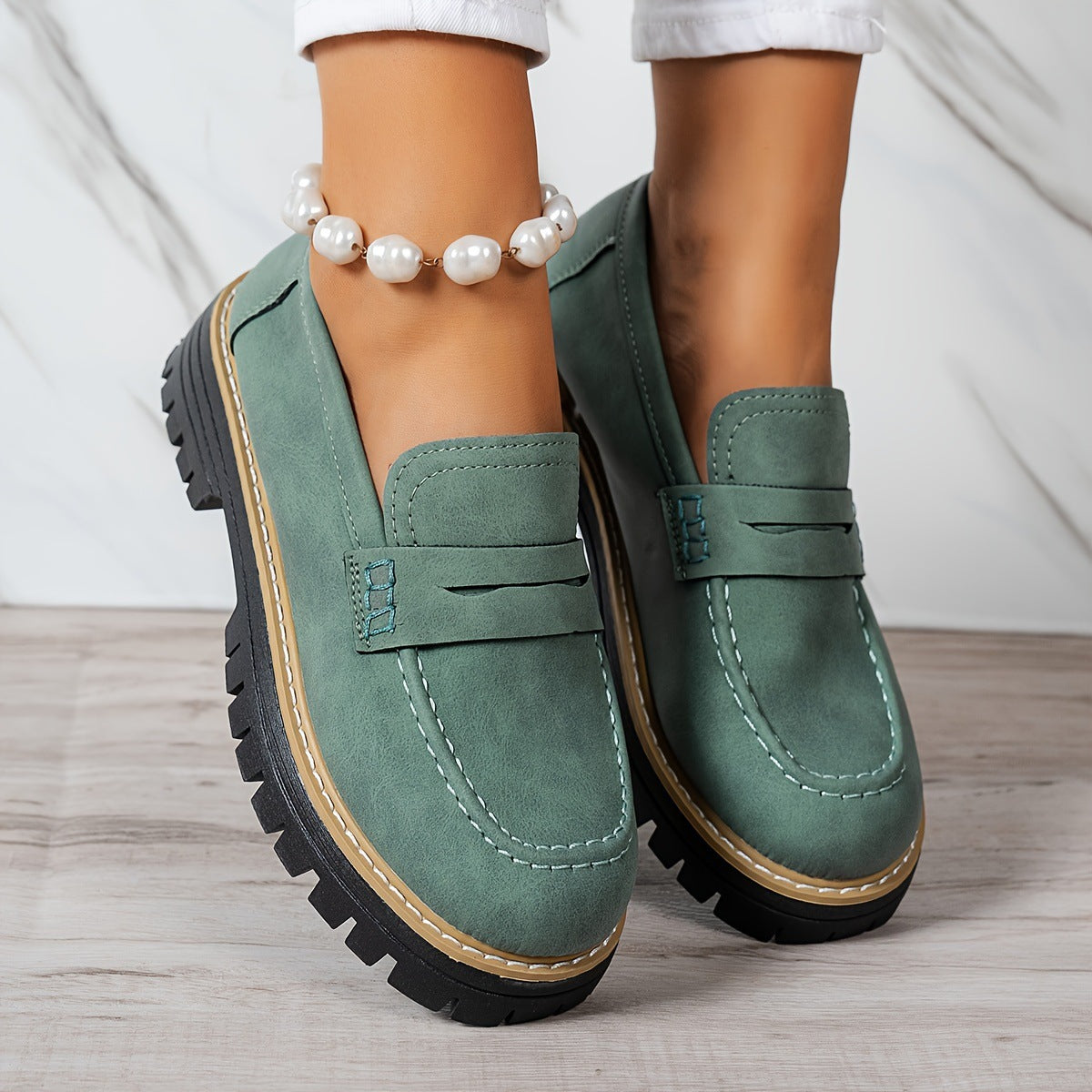 Mocassins rétro décontractés en suédine à plateforme et talon épais pour femme Fiorelle (grandes tailles)