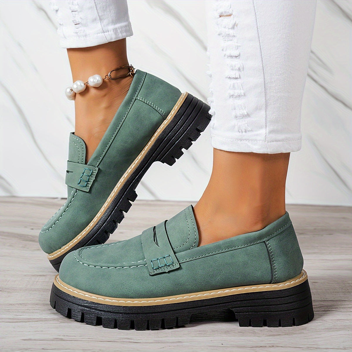 Mocassins rétro décontractés en suédine à plateforme et talon épais pour femme Fiorelle (grandes tailles)