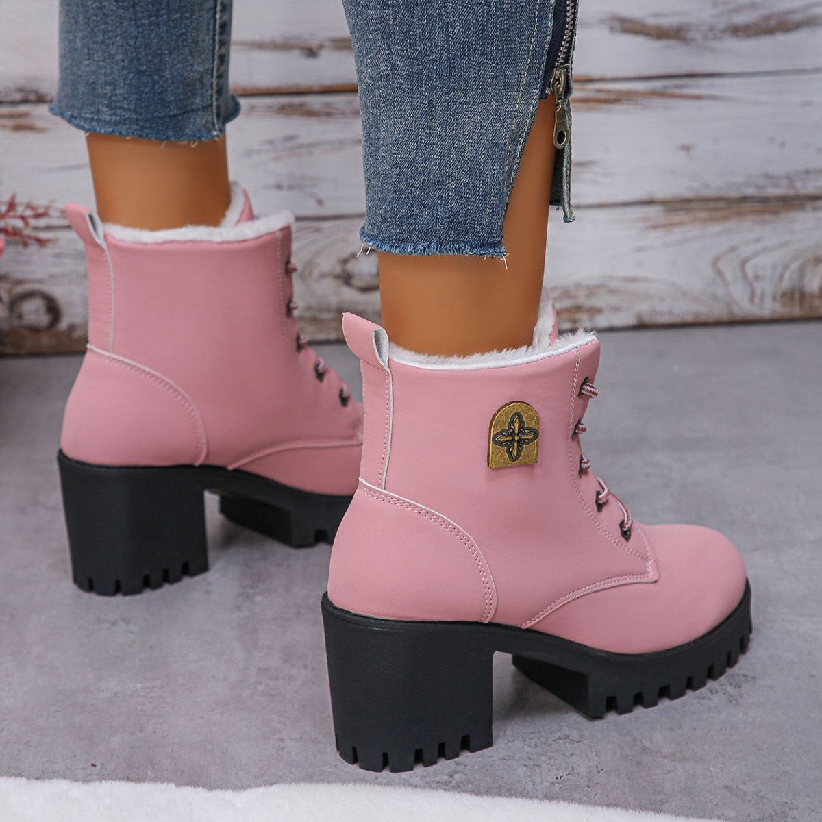 Fiorelle Damen Alpine Luxe Schnürstiefelette – Wetterfeste Stiefelette mit klobiger Sohle, mittelhohem Absatz, Kunstfellfutter und klassischem Schnürdesign (US 4-10)