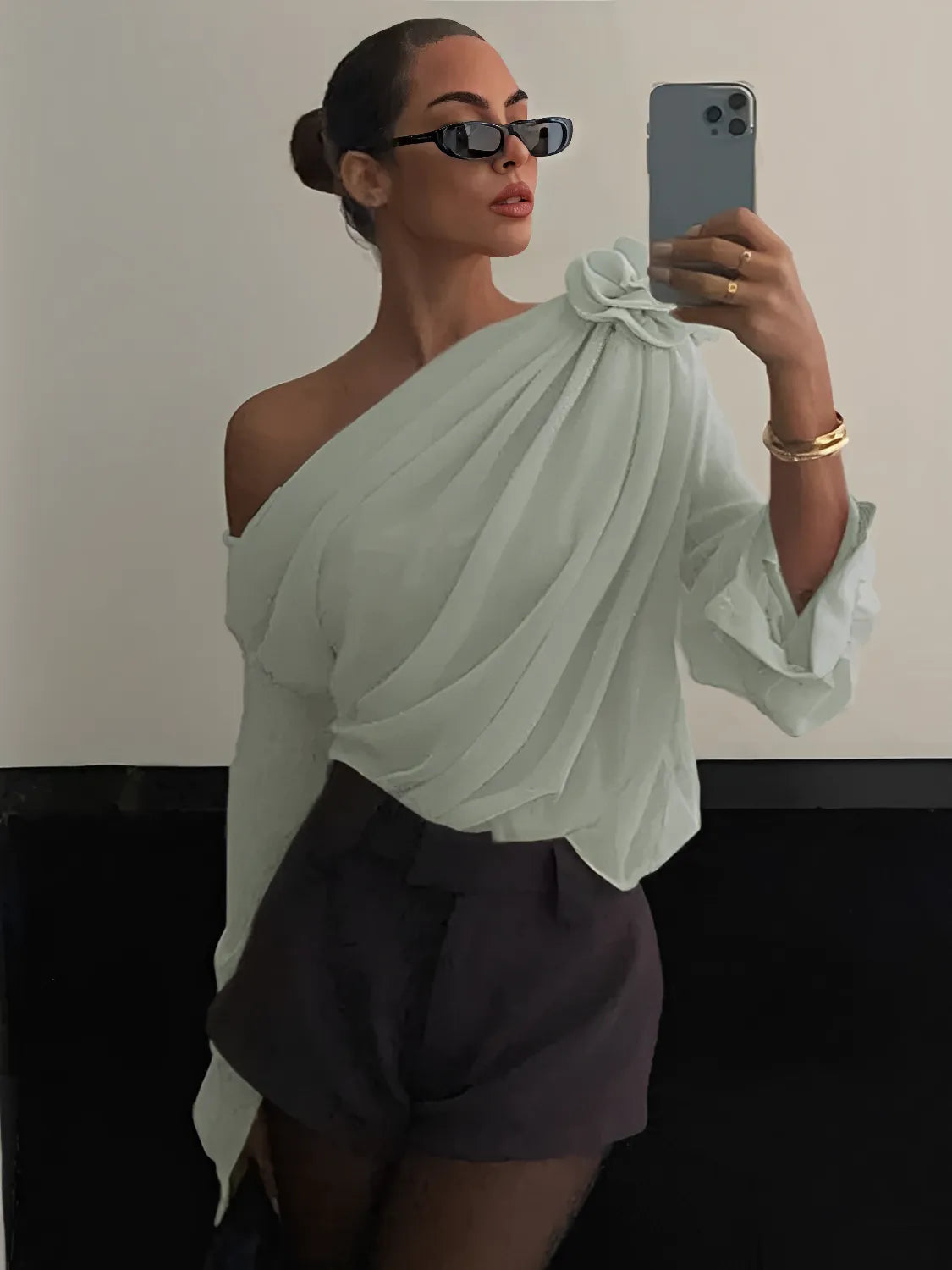 Chemisier en mousseline asymétrique avec détail fleur – Elise