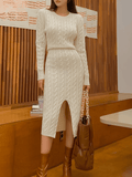 Strukturiertes Midi-Strickkleid mit 2-in-1-Ausschnitt und langen Ärmeln – Genebra