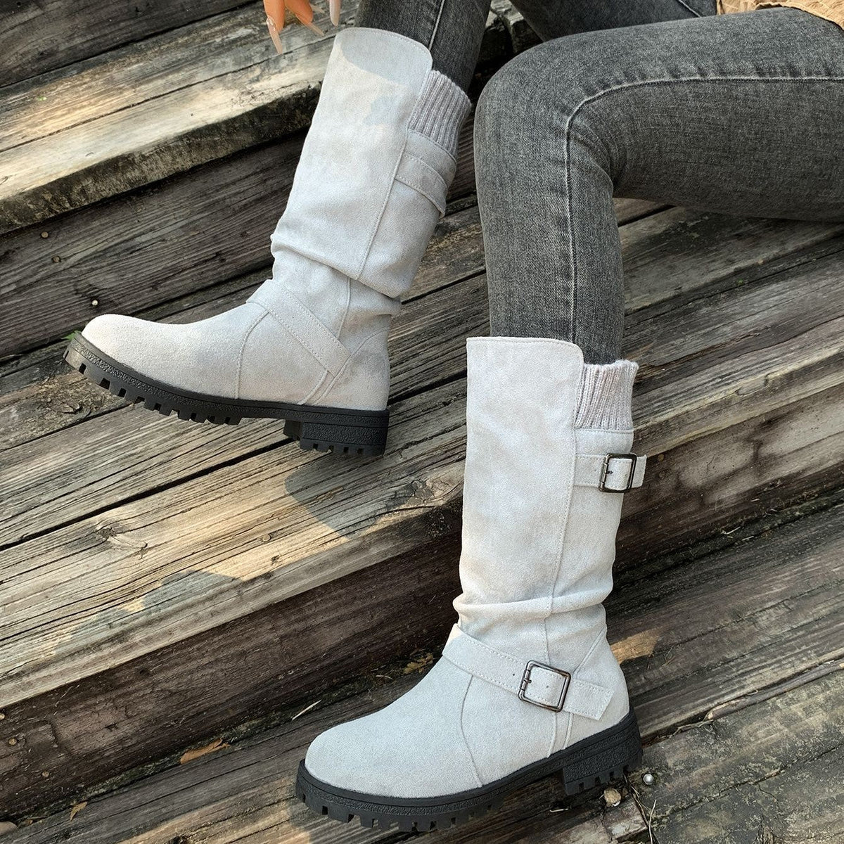 Fiorelle Damen-Wildlederstiefel mit Schnalle, wadenhoch – Gestrickte Manschette, Western-Stil, Slouchy-Schuhe (US 5–10,5)