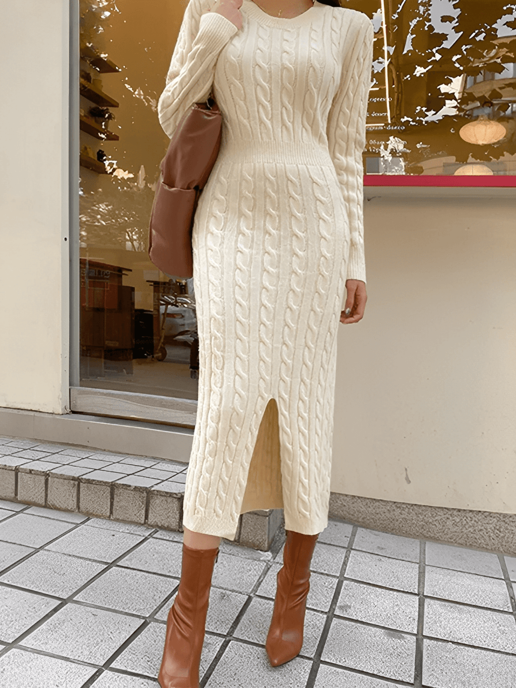 Strukturiertes Midi-Strickkleid mit 2-in-1-Ausschnitt und langen Ärmeln – Genebra