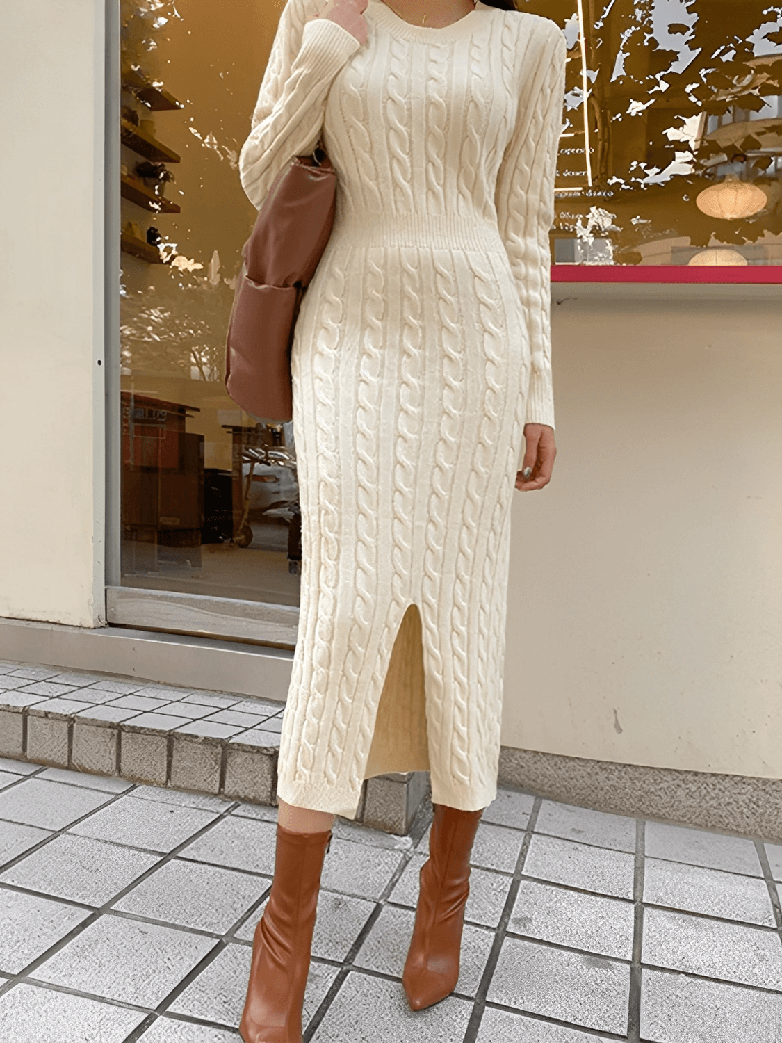 Strukturiertes Midi-Strickkleid mit 2-in-1-Ausschnitt und langen Ärmeln – Genebra