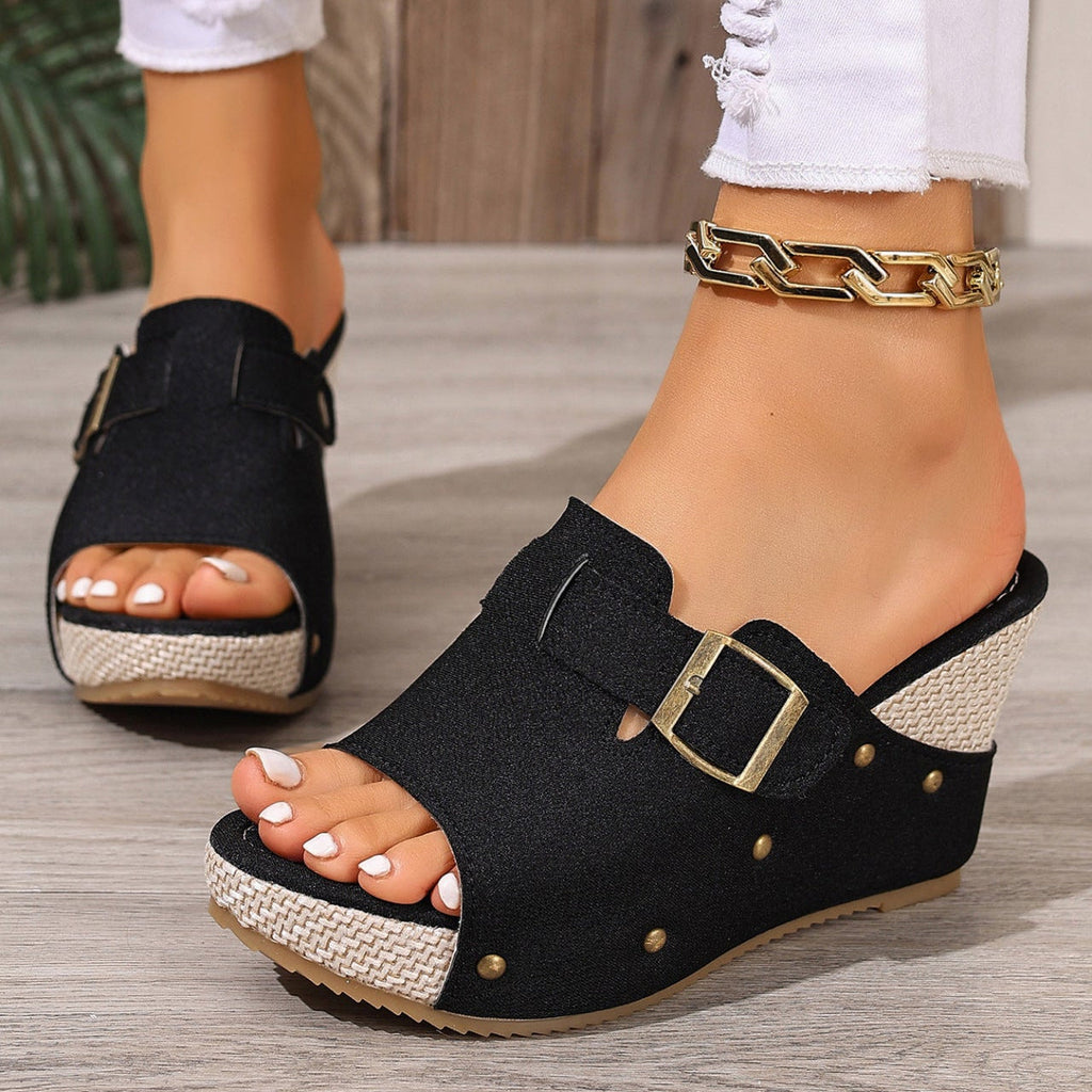 Sandales compensées à plateforme Fiorelle pour femmes avec bride auto-agrippante et rivets – Claquettes épaisses à clous avec bride réglable (US 4–10,5)