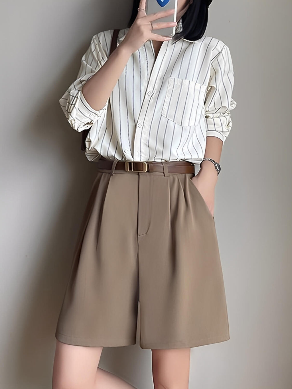 Bermuda tailleur taille haute pour femme avec plis élégants et poches - Carola
