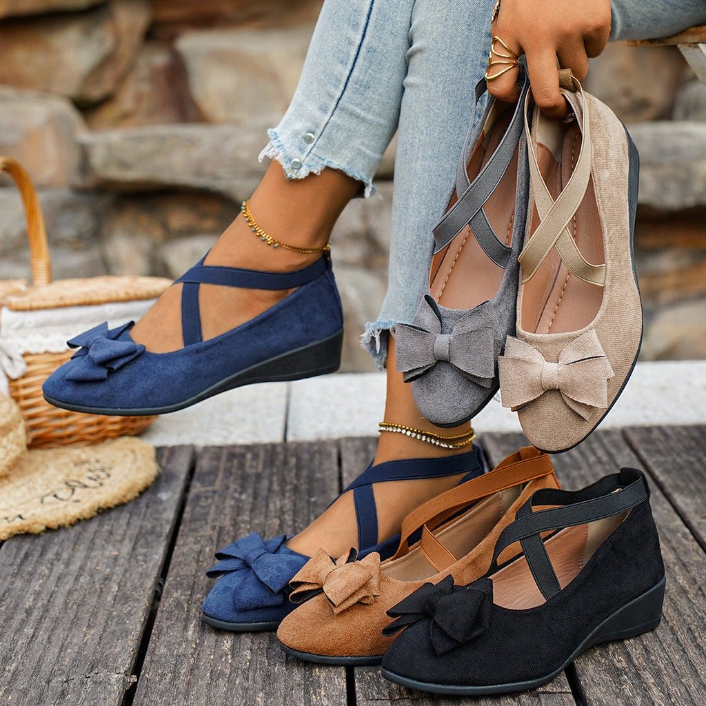 Mocassins compensés en suédine à nœud Elara pour femme Fiorelle – Chaussures à enfiler confortables avec brides croisées élastiques (US 5–10,5)
