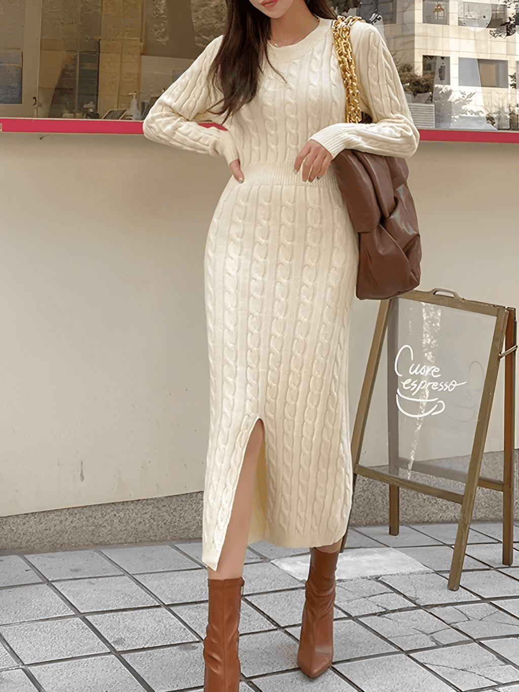 Strukturiertes Midi-Strickkleid mit 2-in-1-Ausschnitt und langen Ärmeln – Genebra
