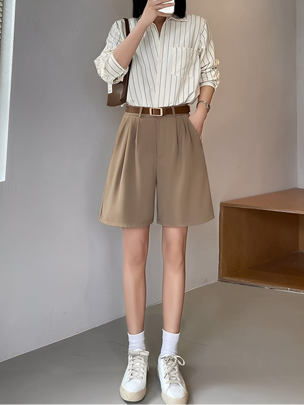 Bermuda tailleur taille haute pour femme avec plis élégants et poches - Carola