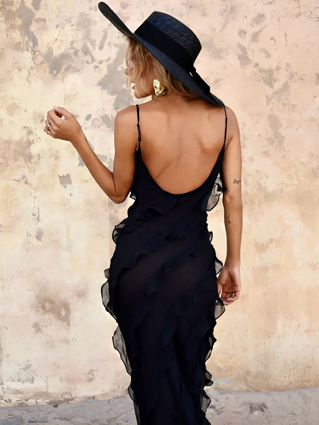 Robe longue de soirée en mousseline à bretelles, volants et dos nu – Cassandra