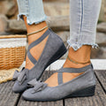Mocassins compensés en suédine à nœud Elara pour femme Fiorelle – Chaussures à enfiler confortables avec brides croisées élastiques (US 5–10,5)