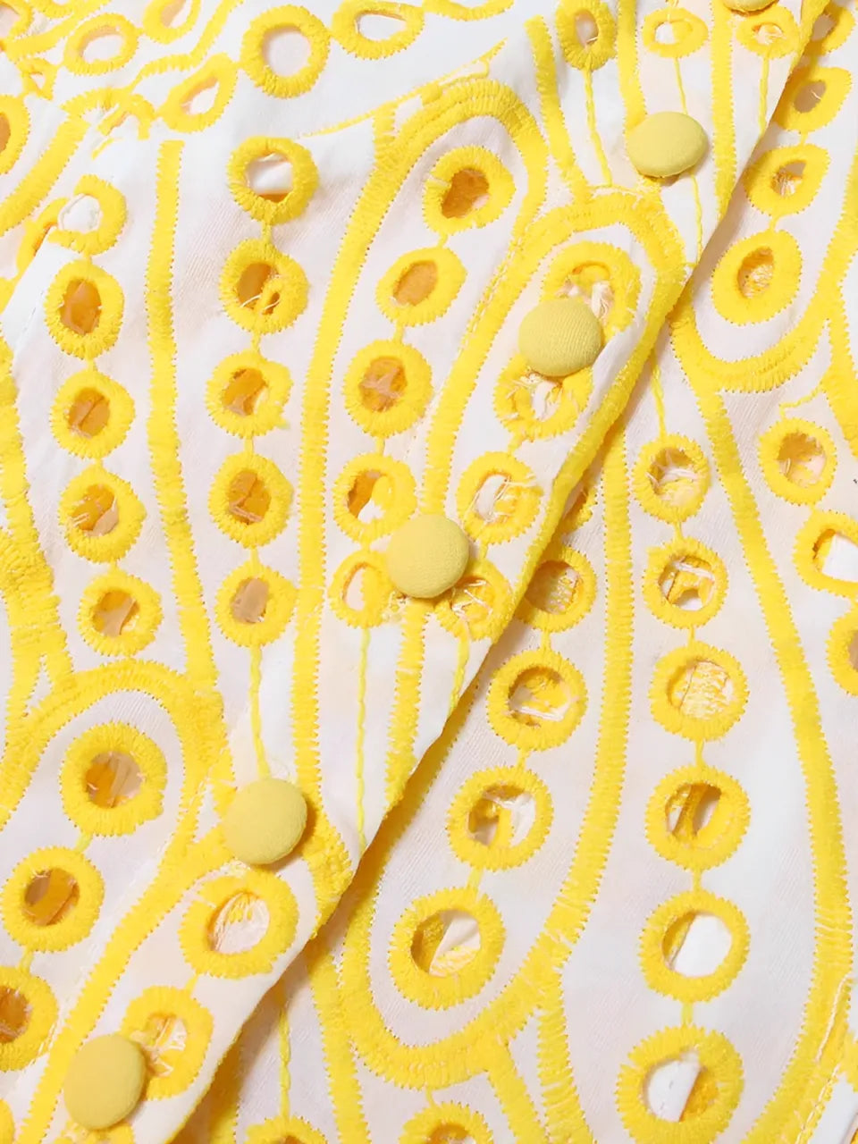 Midi-Kleid mit Lochstickerei, zarten Rüschen und elastischem Rücken – Marina