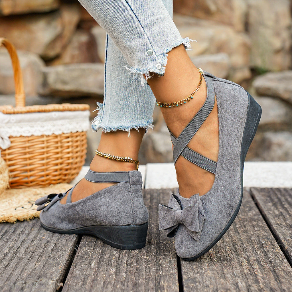 Mocassins compensés en suédine à nœud Elara pour femme Fiorelle – Chaussures à enfiler confortables avec brides croisées élastiques (US 5–10,5)