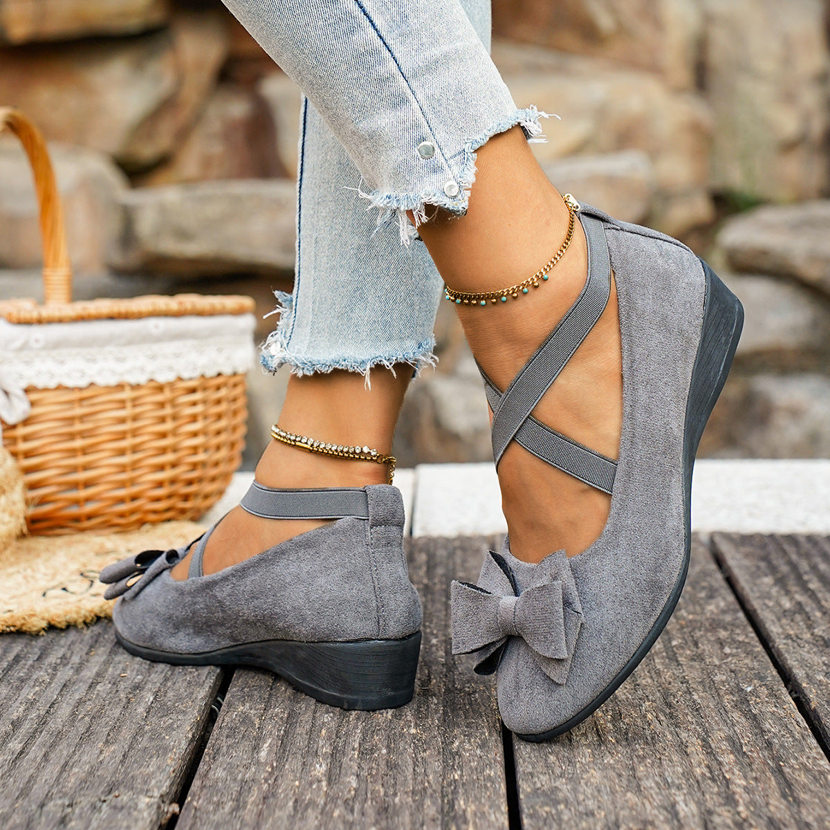 Mocassins compensés en suédine à nœud Elara pour femme Fiorelle – Chaussures à enfiler confortables avec brides croisées élastiques (US 5–10,5)
