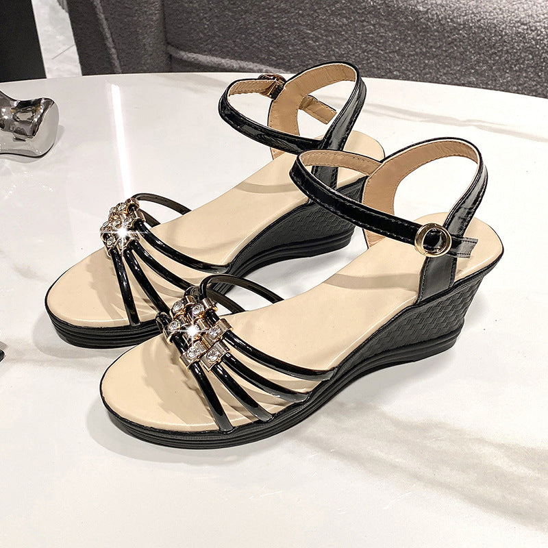 Fiorelle Damen Mariselle Peep-Toe Keilsandaletten – Elegante Sandalen mit Strass, Metallic-Plateau und Blockabsatz (US 4–9)