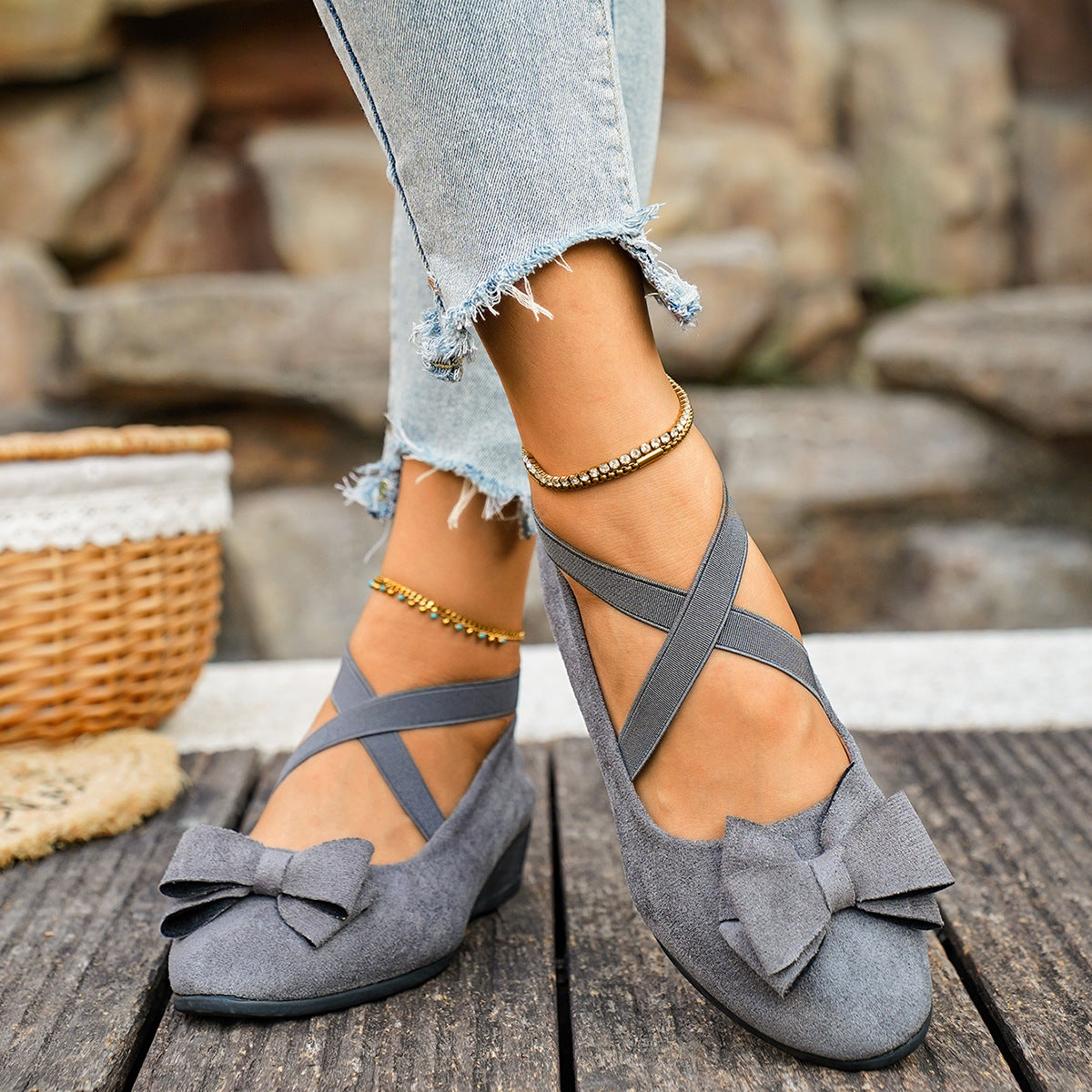 Mocassins compensés en suédine à nœud Elara pour femme Fiorelle – Chaussures à enfiler confortables avec brides croisées élastiques (US 5–10,5)