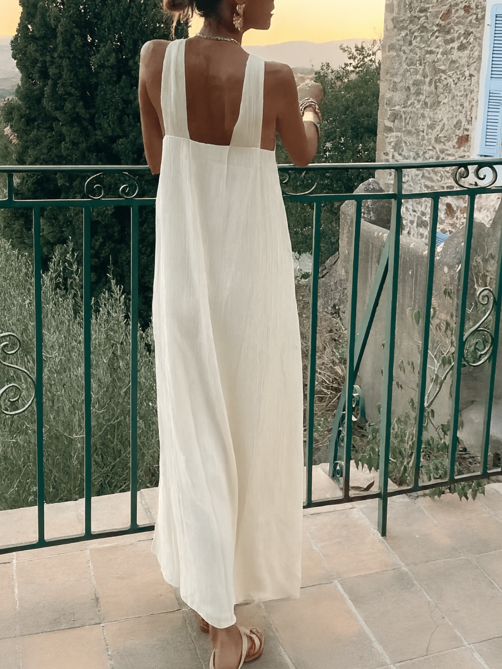 Elegantes Maxikleid aus strukturierter Viskose mit gedrehtem Träger – Renata