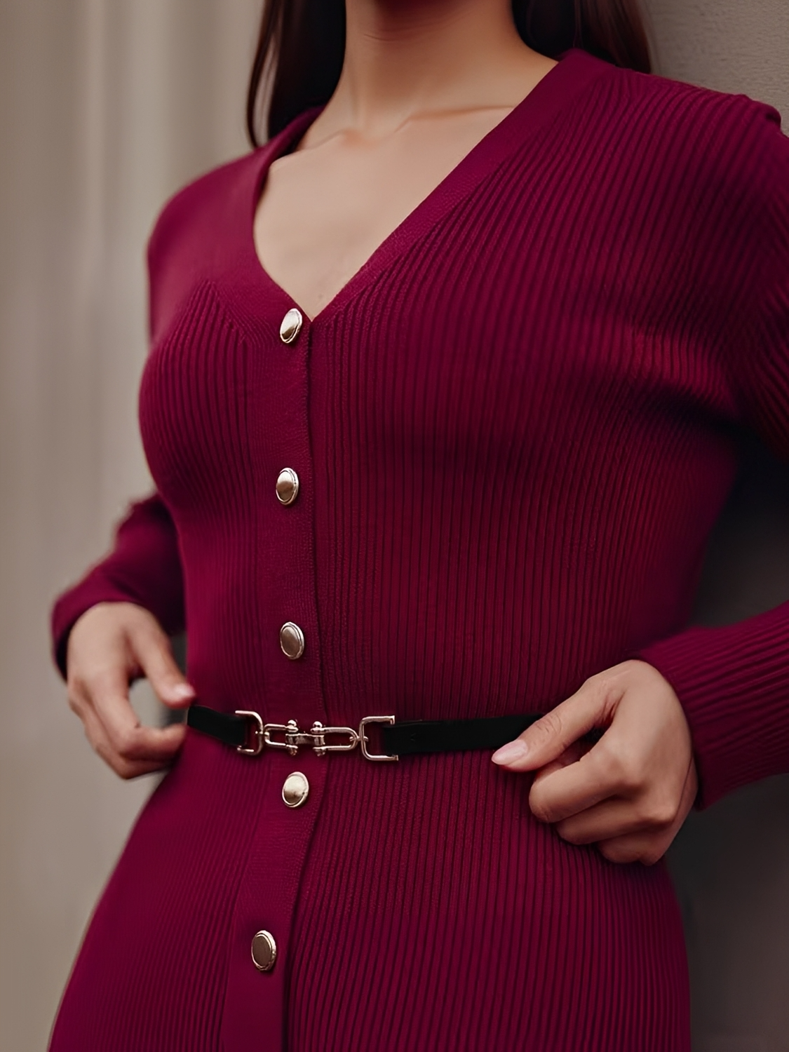Robe midi côtelée à manches longues, col en V et boutons à l'avant - Iracema