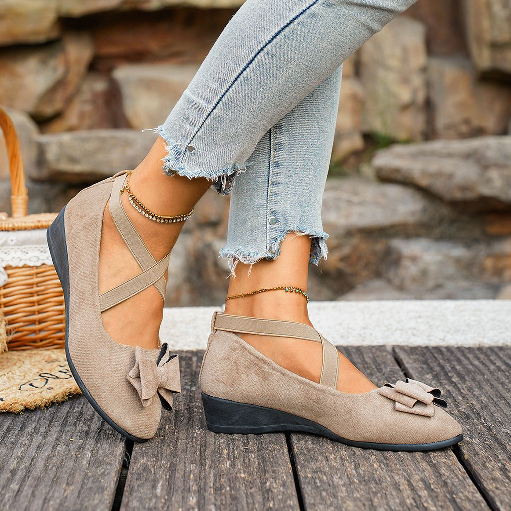 Mocassins compensés en suédine à nœud Elara pour femme Fiorelle – Chaussures à enfiler confortables avec brides croisées élastiques (US 5–10,5)
