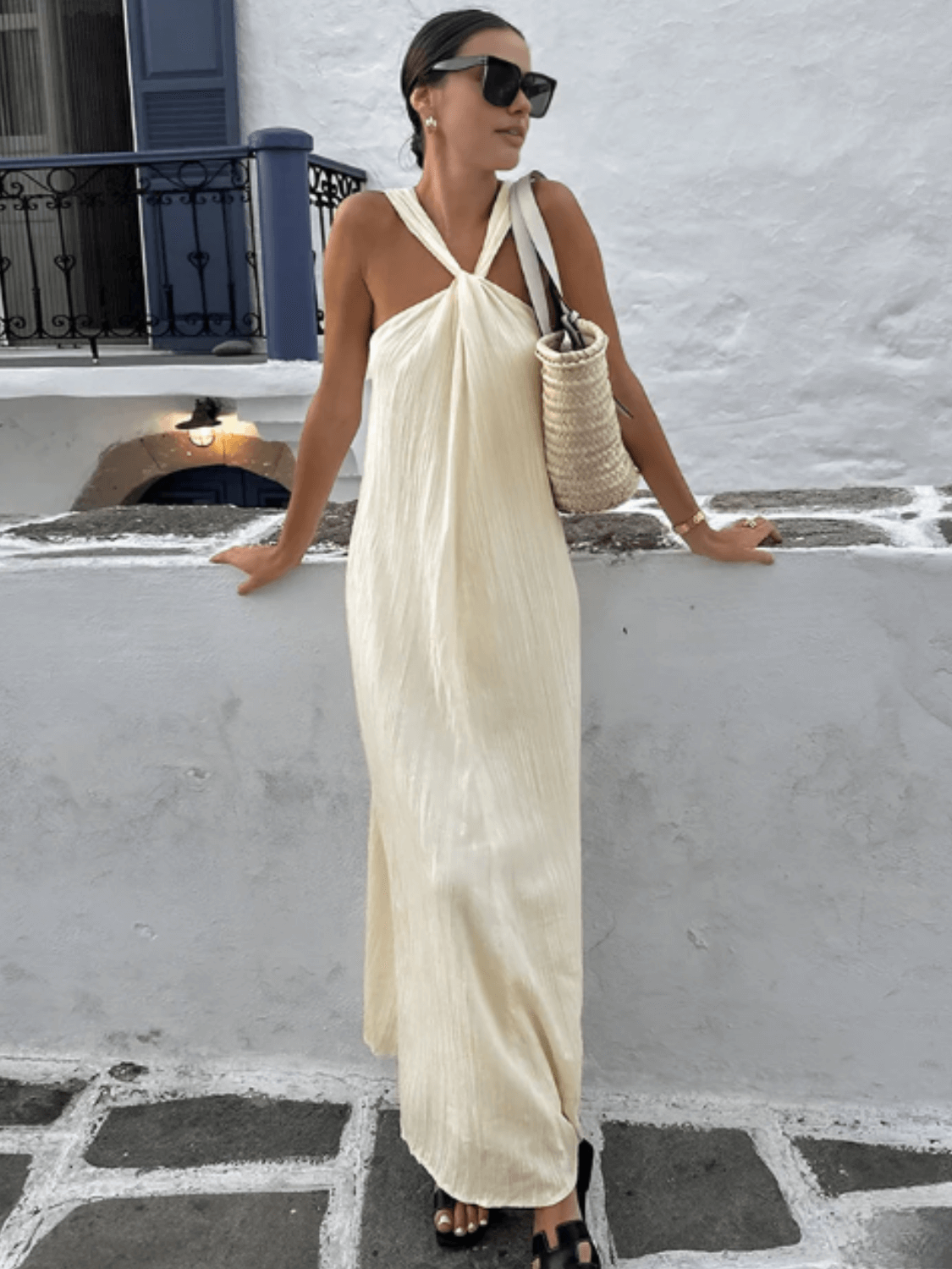 Elegantes Maxikleid aus strukturierter Viskose mit gedrehtem Träger – Renata