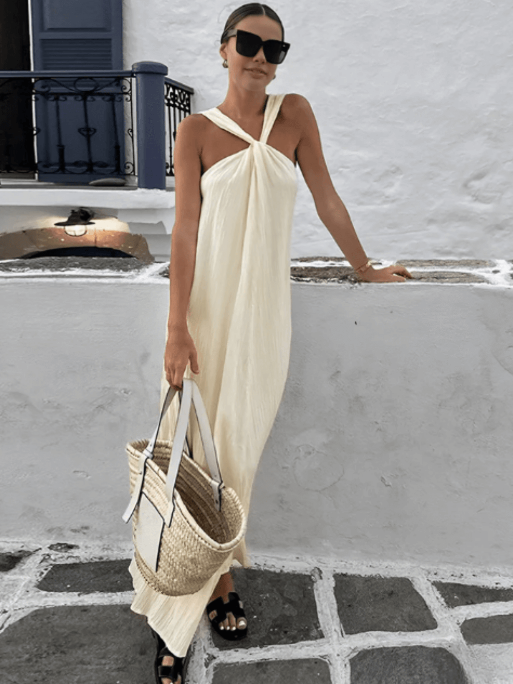 Elegantes Maxikleid aus strukturierter Viskose mit gedrehtem Träger – Renata