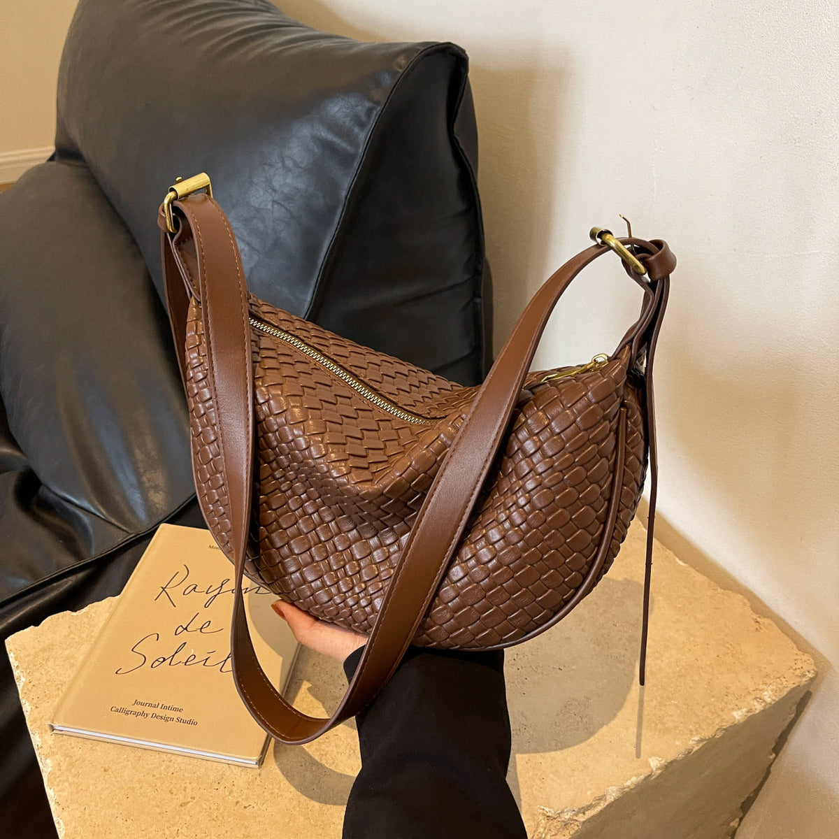 Fiorelle Damen Riviera Bias-Weave Crescent – Umwandelbare Schulter- zu Umhängetasche in französisch inspirierter Narbung