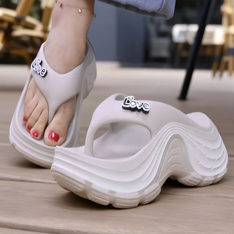 Tongs à plateforme Fiorelle Mavira Love Letter pour femmes – Sandales de plage à semelle épaisse antidérapante (US 4–8,5)