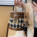 Sac seau Fiorelle pour femme, modèle artisanal matelassé en bandoulière avec charme lapin vintage