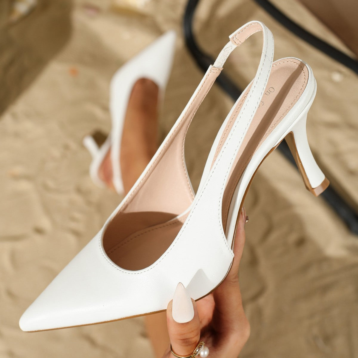 Fiorelle Damen Élise minimalistische High Heels im französischen Stil mit Schnallenriemen und spitzer Zehenpartie – schmale Stiletto-Pumps (US 5–10)