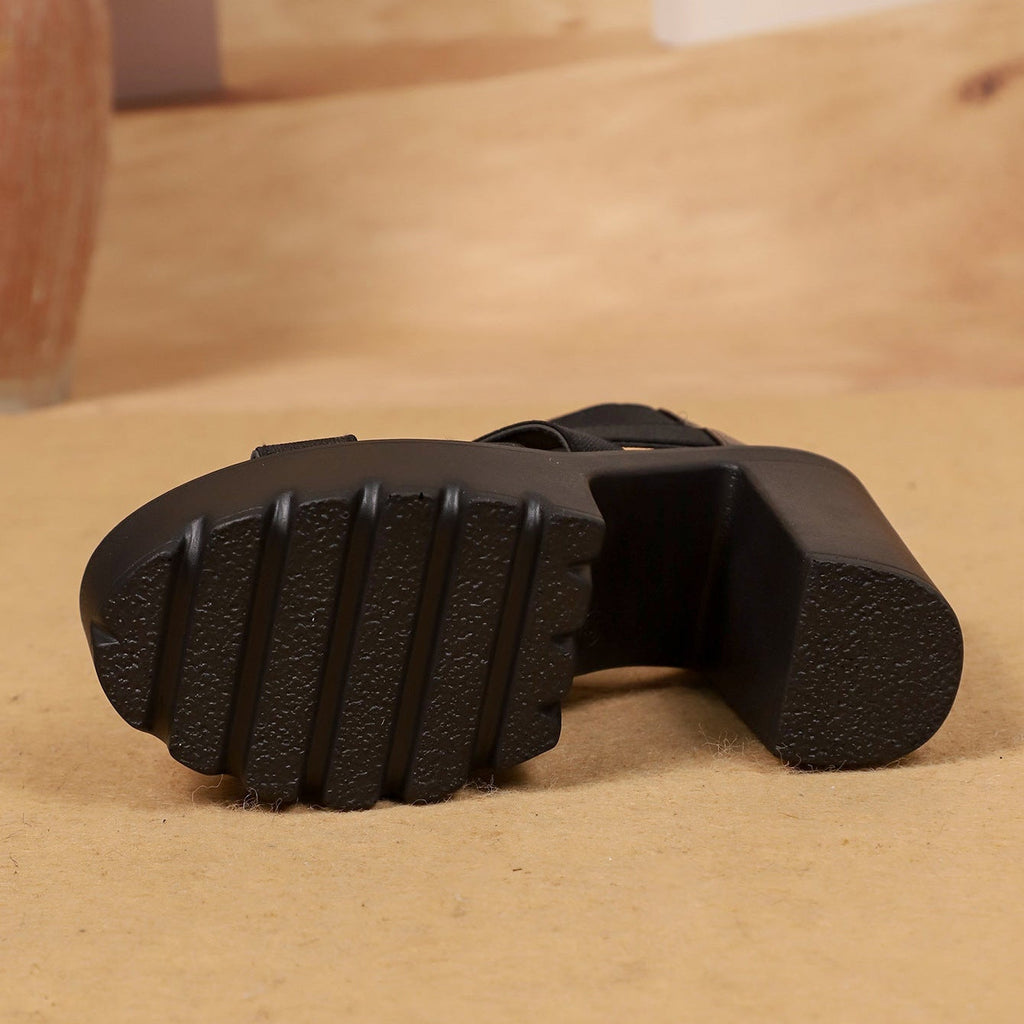 Sandales à talons aiguilles à plateforme et brides croisées Zarelle pour femme de Fiorelle – Talons sexy style romain avec fermeture éclair au dos (US 4–10,5)