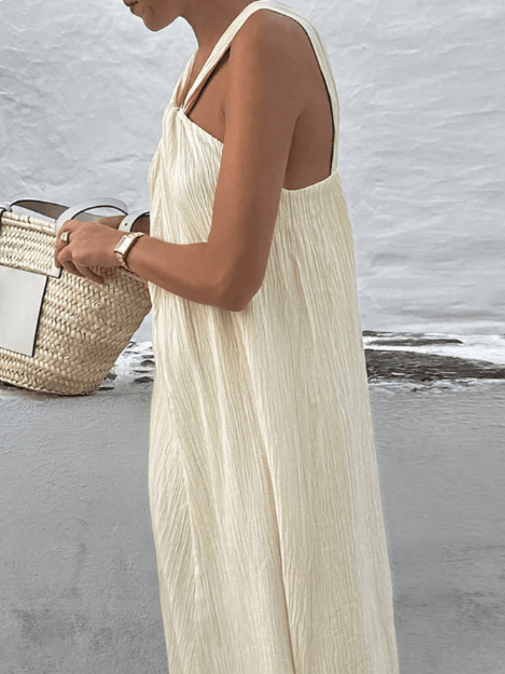 Elegantes Maxikleid aus strukturierter Viskose mit gedrehtem Träger – Renata