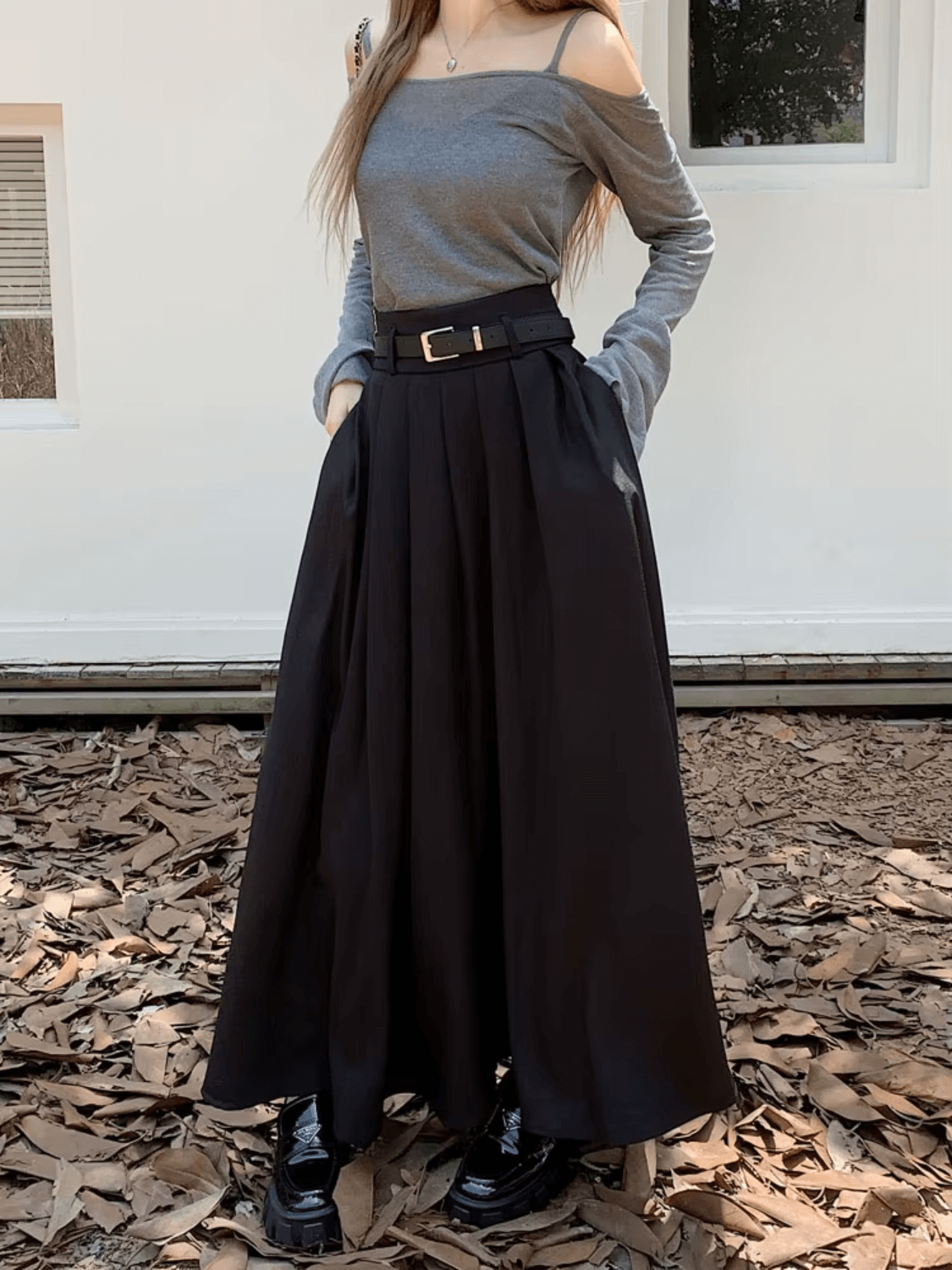 Jupe longue plissée structurée avec poches et taille haute – Anisha