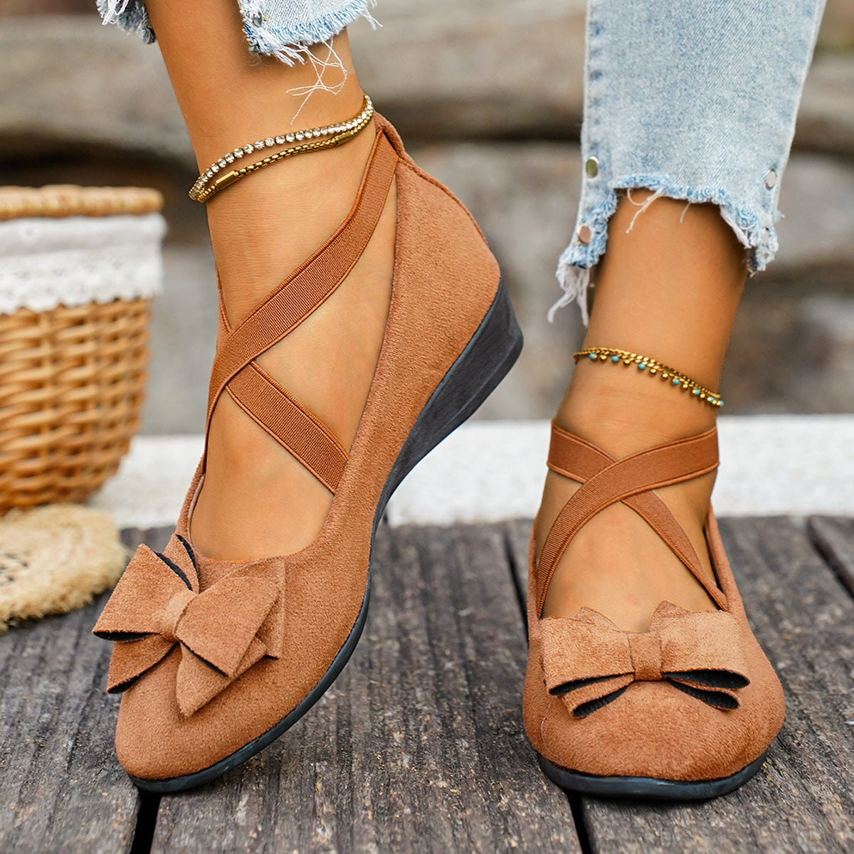 Mocassins compensés en suédine à nœud Elara pour femme Fiorelle – Chaussures à enfiler confortables avec brides croisées élastiques (US 5–10,5)