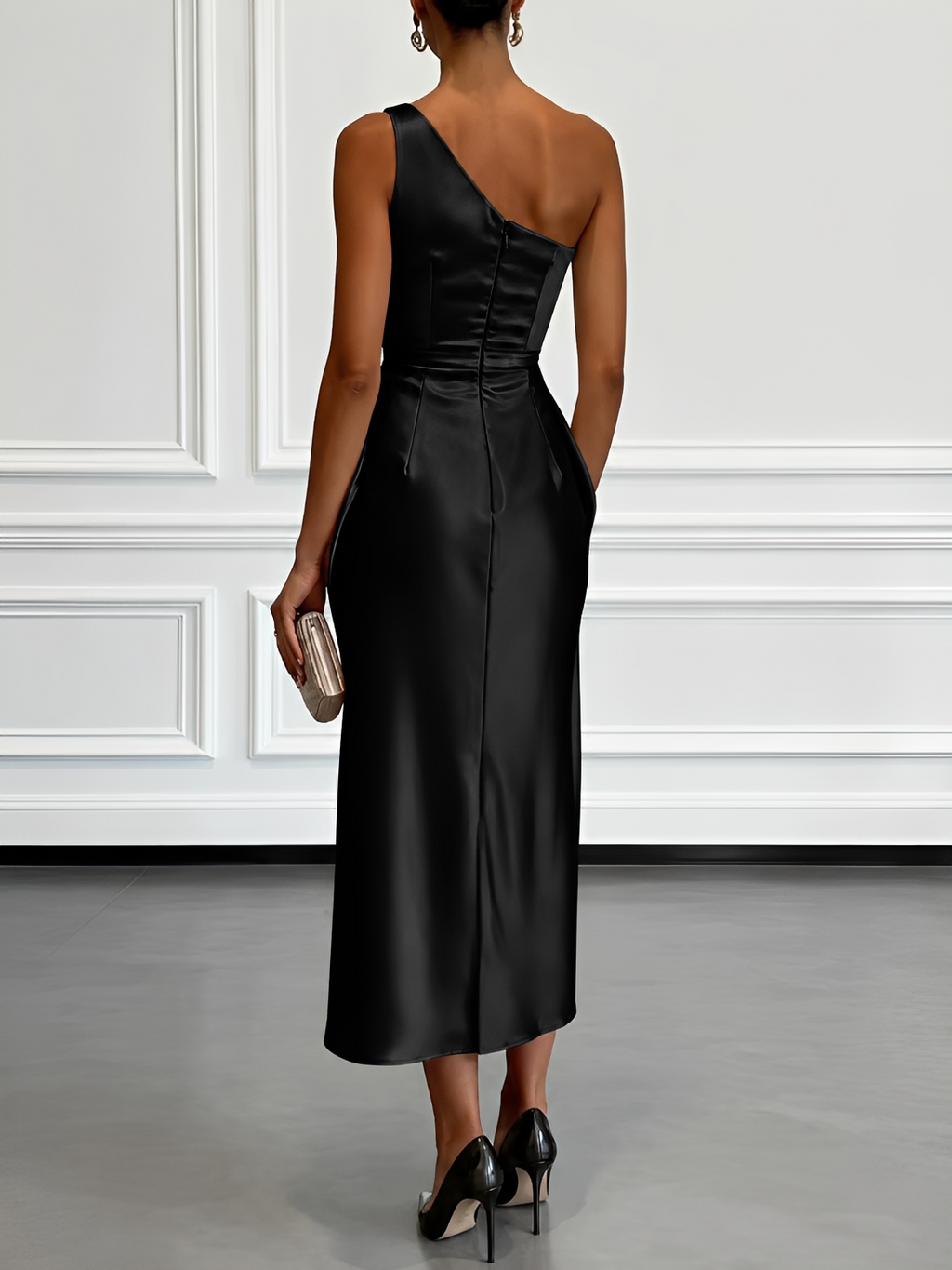 Figurbetontes Satin-Midikleid mit asymmetrischem Ausschnitt und eleganter Drapierung - Penelope