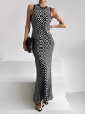 Leichtes Strick-Midikleid mit schwarz-weißem Zickzackmuster – Doralice