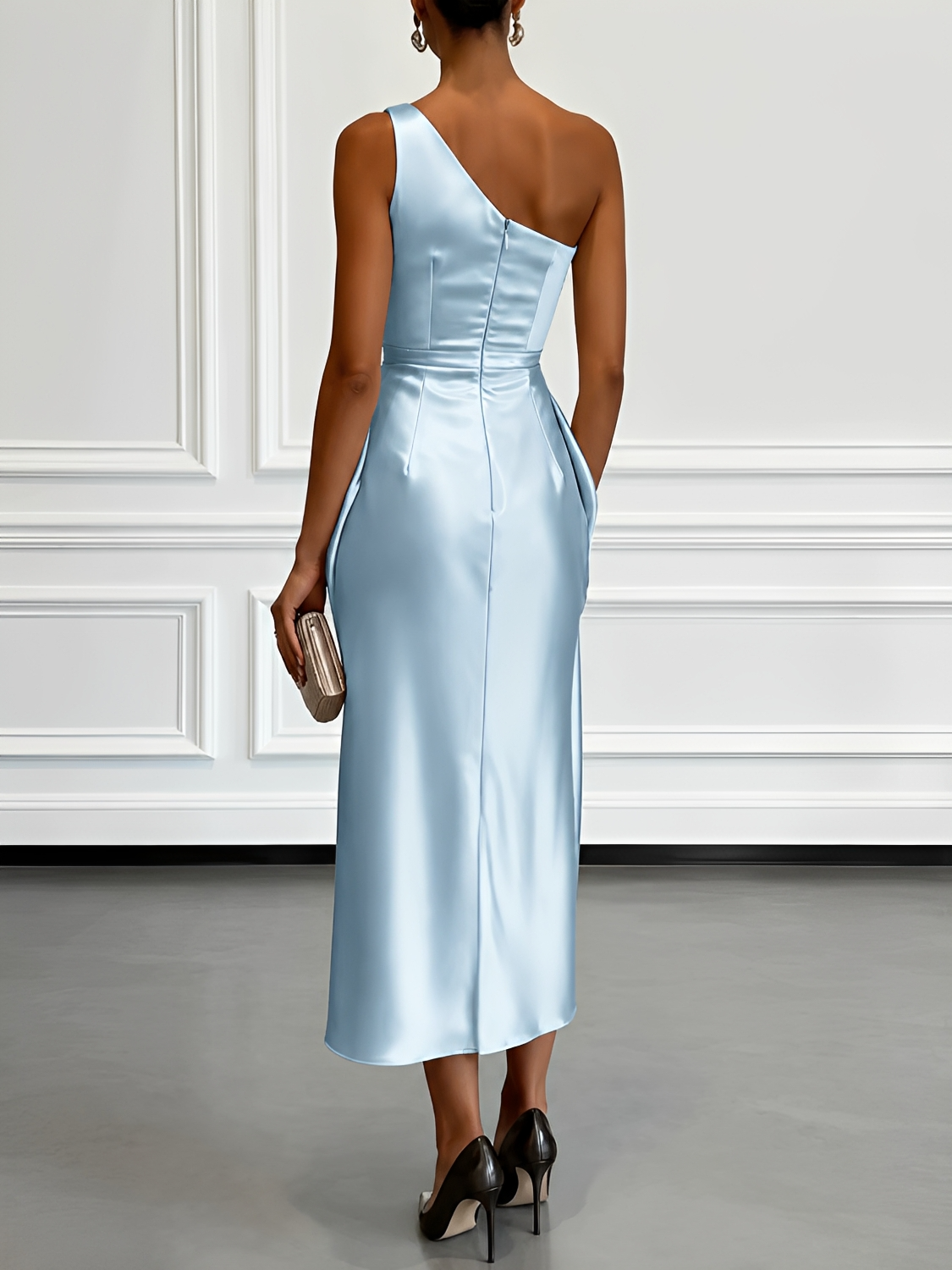 Figurbetontes Satin-Midikleid mit asymmetrischem Ausschnitt und eleganter Drapierung - Penelope