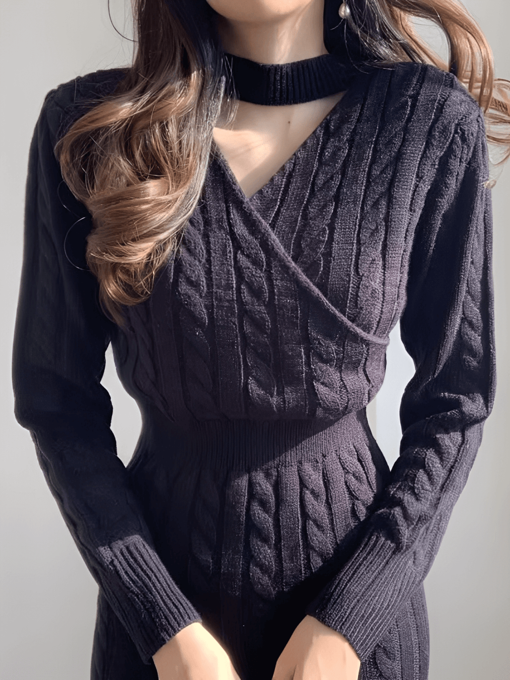 Strukturiertes Midi-Strickkleid mit 2-in-1-Ausschnitt und langen Ärmeln – Genebra