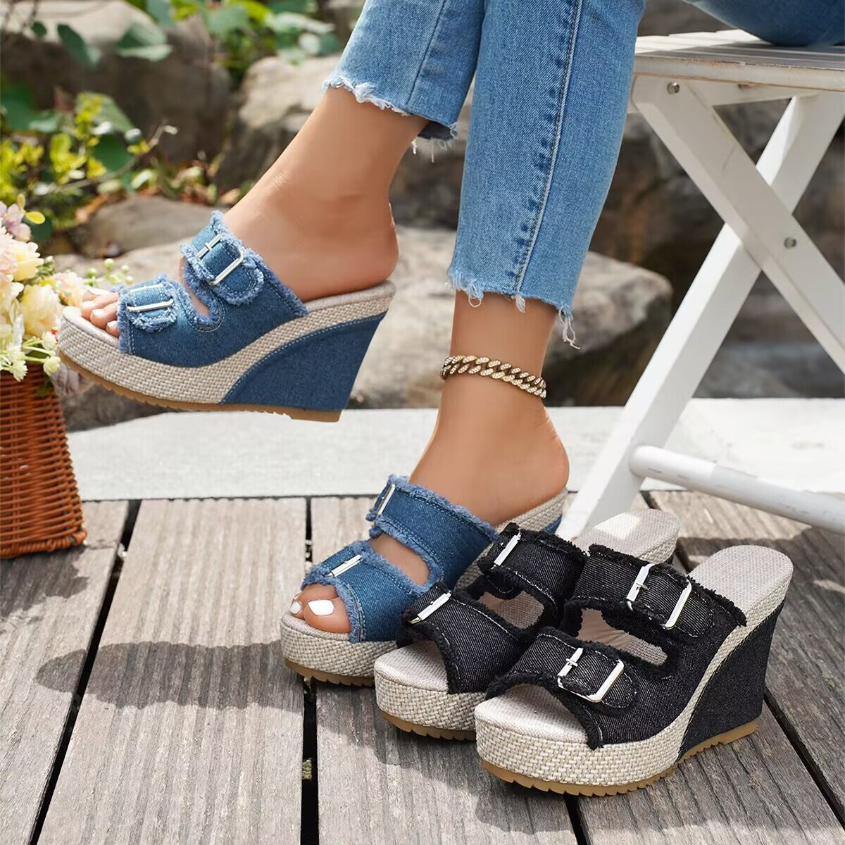 Fiorelle Damen Denira Denim Peep-Toe Keilsandaletten – Schicke Sommersandalen mit Schnallenriemen und Plateau (US 5–10,5)