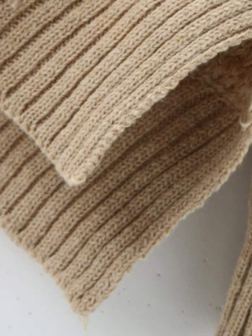 Damen-Strickpullover mit Rollkragen, Vokuhila-Saum und Puffärmeln - Aurora