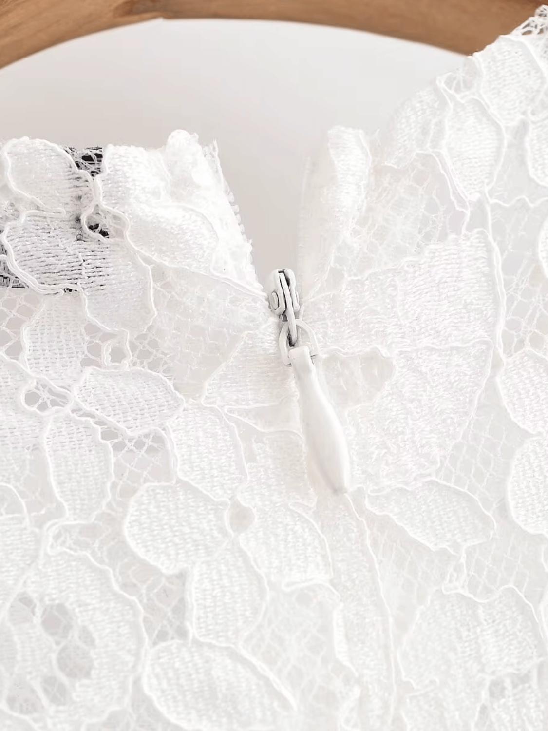 Robe midi ajustée en dentelle florale texturée – Carlota