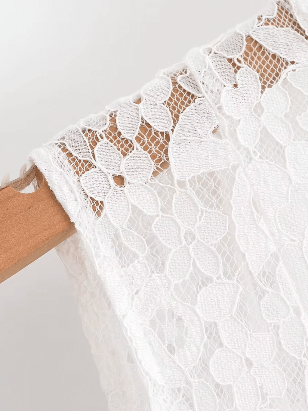 Robe midi ajustée en dentelle florale texturée – Carlota