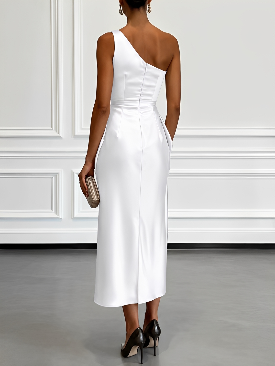 Figurbetontes Satin-Midikleid mit asymmetrischem Ausschnitt und eleganter Drapierung - Penelope