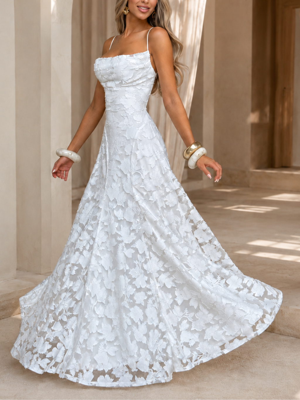 Robe longue en dentelle à encolure carrée et liens croisés au dos - Melania