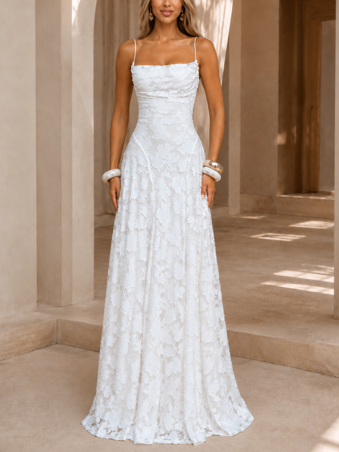 Robe longue en dentelle à encolure carrée et liens croisés au dos - Melania