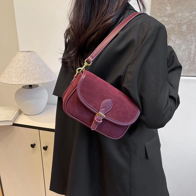Fiorelle Damen-Satteltasche Luxe Sling Bag – Matte Vintage-Umhängetasche mit Signature-Schnalle & verstellbarem Tragegurt